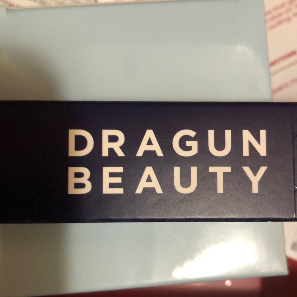 Dragon beauty lip job liner + lip pencil sharpener